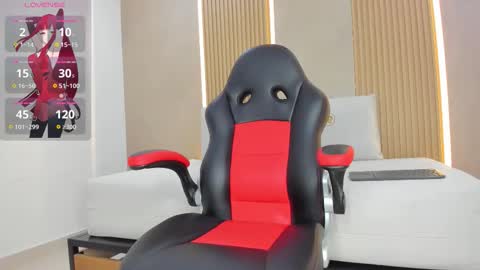 emily_kovac online show from December 19, 11:24 am