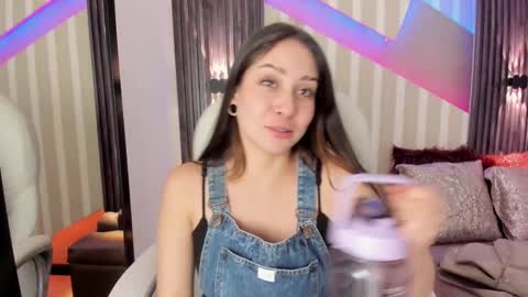 Emily online show from September 16, 3:09 pm