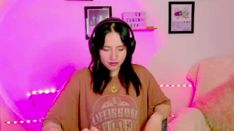 Emily Lindey online show from May 30, 5:38 am