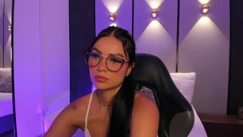 emily_tolson online show from May 27, 7:55 pm