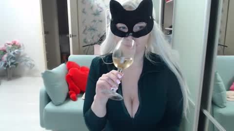 Emily online show from February 11, 6:42 pm