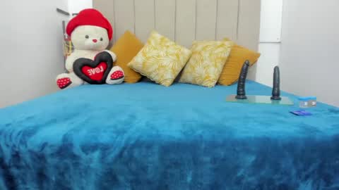 emilybrown_21x online show from April 17, 12:46 am