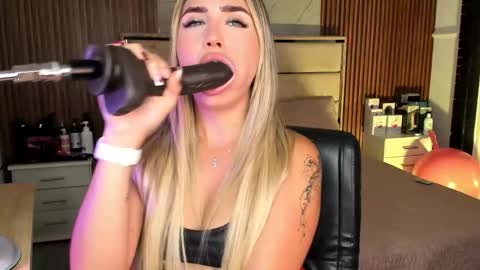 Emily Hendrix online show from September 13, 9:12 pm