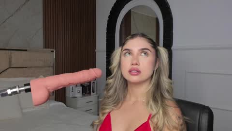 Emily Hendrix online show from January 17, 8:11 pm