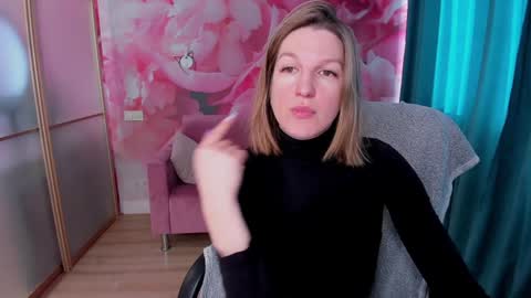 EmilyWalkers online show from January 16, 7:38 am