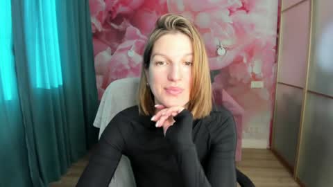 EmilyWalkers online show from December 13, 7:59 am