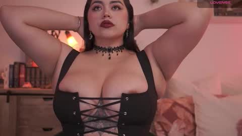 IG thickemmsss online show from March 15, 5:15 pm