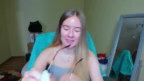 Emily online show from February 27, 9:22 am