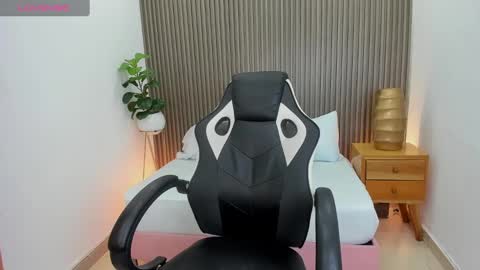 Emma online show from December 20, 7:28 pm