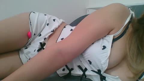 emma_991 online show from November 21, 8:49 am