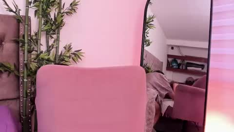 Emma Bloom online show from February 5, 1:11 pm