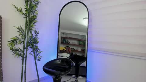 Emma Bloom online show from February 20, 2:02 pm