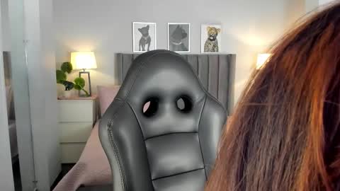 Emma online show from December 1, 9:39 pm