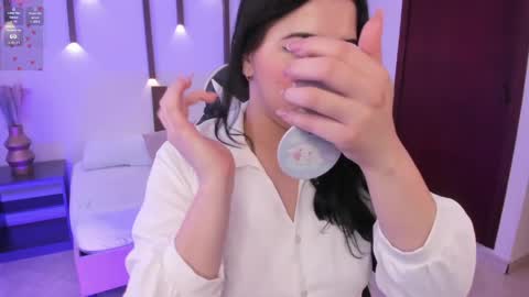 E M M A online show from April 6, 7:04 pm