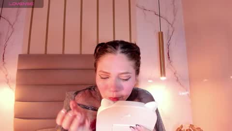 emma_jhoons online show from October 24, 11:39 am