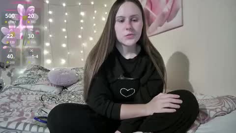 emma_just online show from October 17, 8:28 am