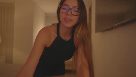 emma_lu1 online show from February 22, 10:15 pm