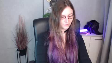 emma online show from October 28, 7:03 am