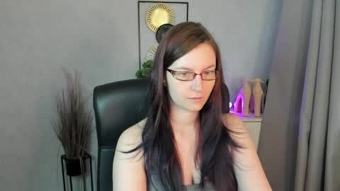 emma online show from July 21, 5:30 am