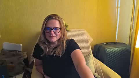 emma_misty_ online show from September 22, 2:15 pm