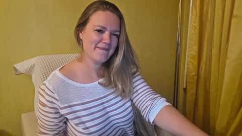 emma_misty_ online show from October 7, 5:17 pm