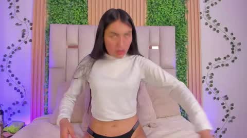 Emma online show from February 3, 7:07 pm