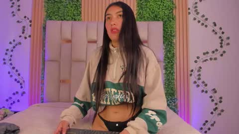 Emma online show from February 4, 7:17 pm