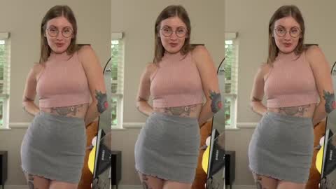 Emma Ruby online show from October 25, 4:58 pm