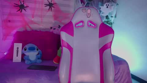 EMMA  online show from October 9, 7:18 pm