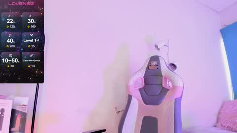 EMMA  online show from March 4, 8:15 pm