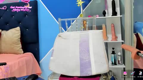 Emma Ucros online show from November 30, 12:15 am