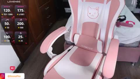 emma online show from October 12, 12:29 pm