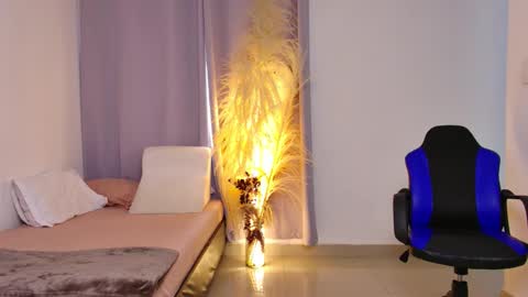 Emma online show from October 11, 2:42 pm