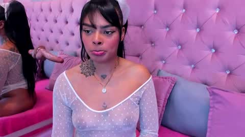 emmaebony_ online show from September 19, 11:53 am