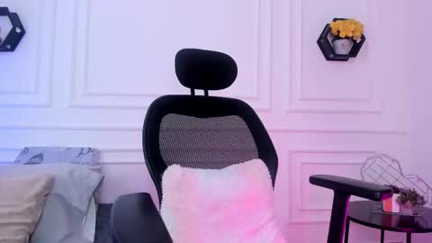 emmajohanson online show from March 4, 7:31 pm