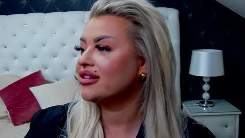 Emma Mavis online show from January 20, 7:36 am