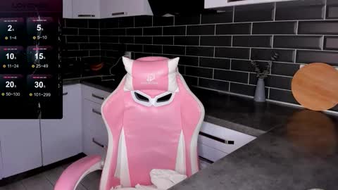 Emma online show from December 19, 8:45 pm