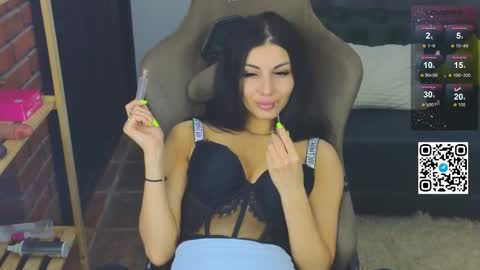 Mia online show from November 30, 10:14 pm