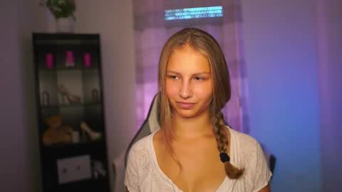 Emmie online show from September 28, 1:49 pm