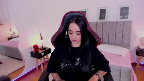 Emmy Evans  online show from January 7, 7:17 pm