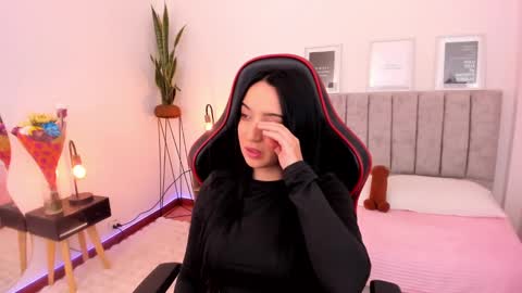 Emmy Evans  online show from March 10, 7:29 pm