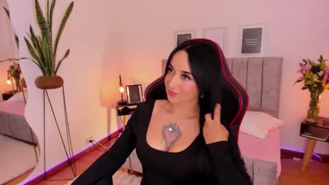 Emmy Evans  online show from February 13, 8:03 pm