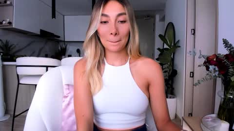 emyconneer online show from February 19, 3:05 pm