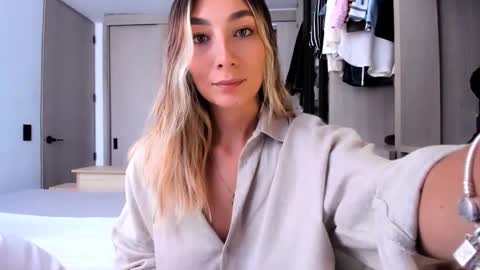 emyconneer online show from February 23, 5:01 pm