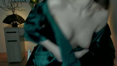 EricaPowers online show from December 20, 11:10 am