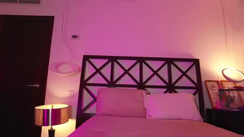 Erikabee online show from September 19, 8:30 pm