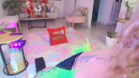 TINY  online show from November 26, 3:51 am