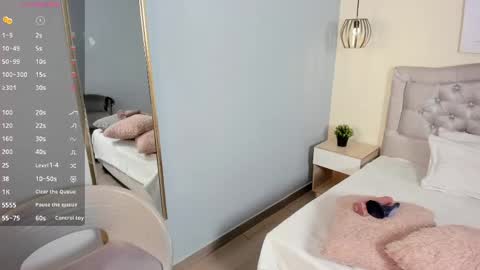 Escarlet online show from April 20, 2:20 pm