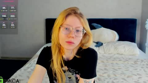 Esme Runn online show from May 21, 3:04 am