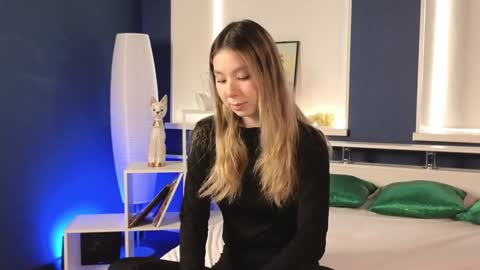 Jennifer online show from February 5, 9:15 am